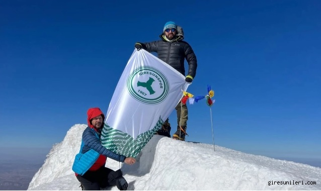Giresun ATAK Doğa ve Arama Kurtarma Ekibi Ağrı Dağı Zirvesine Başarıyla Tırmandı